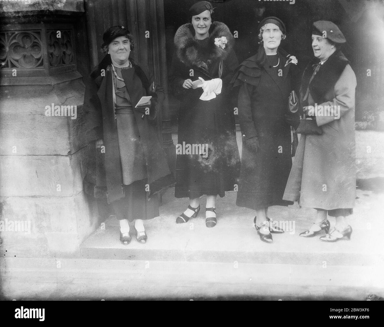 Les femmes étrangères délégués à la conférence parlementaire de Londres . Lady Sandlèmes Allen avec des femmes déléguées étrangères - Mme S Twanawsks et Mme Eugene Bae ( Belgique ) . 1er octobre 1935 Banque D'Images