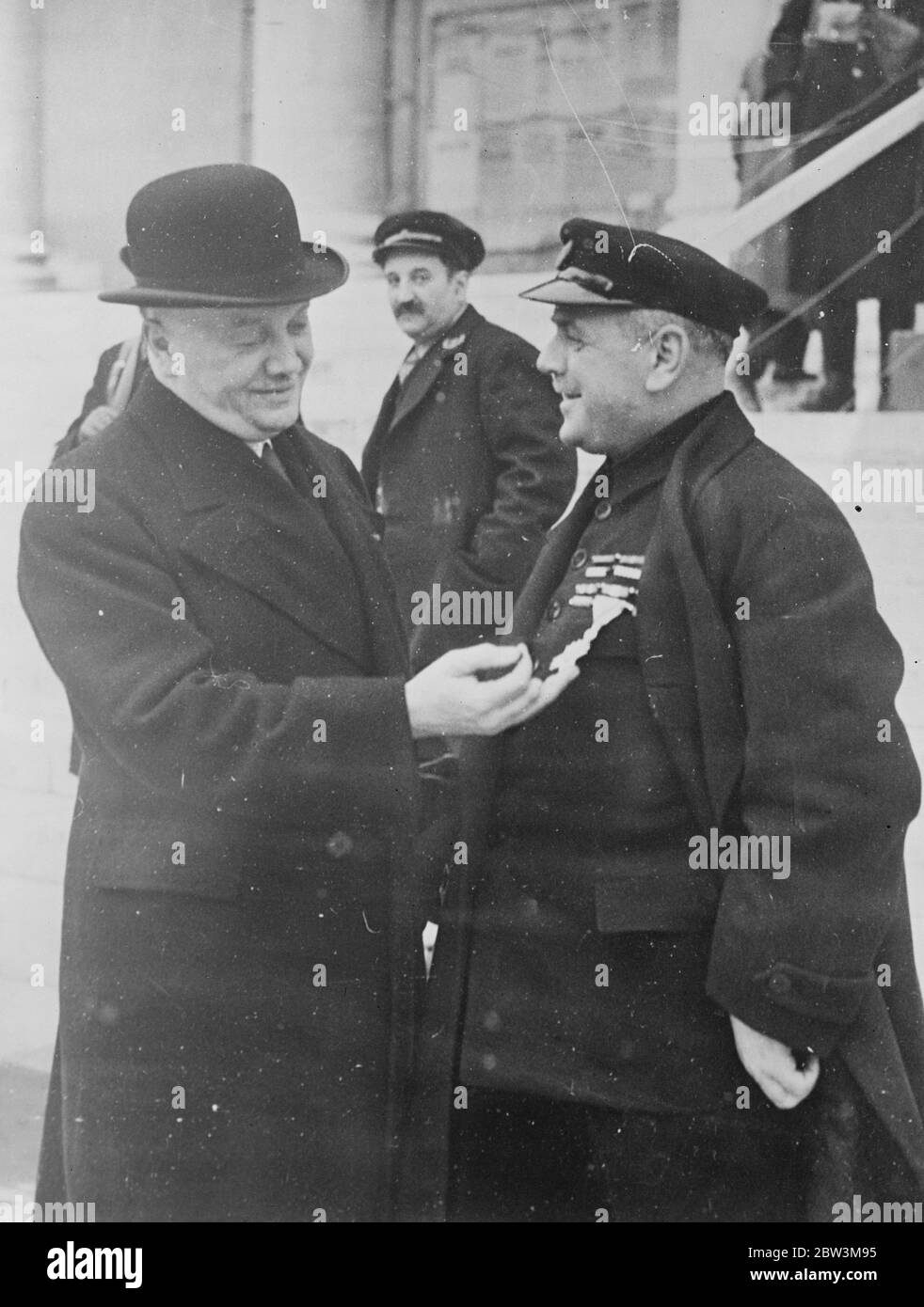 Le général Georges , blessé à Marseille , assassins , assiste au procès des accusés à Aix . Le général Georges a félicité le bon chérubeur de la voiture royale d'Aix en province . 21 novembre 1935 Banque D'Images