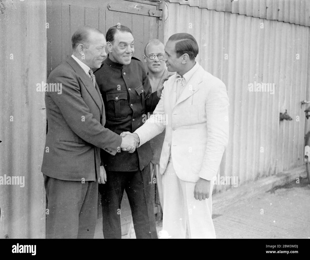 King moitiés £200 peine sur tout dans la lutte . Bob Gregory ( à gauche ) en formation à Elstree après avoir reçu des nouvelles de la clémence du roi . Il apparaît dans un film . 14 mai 1936 Banque D'Images