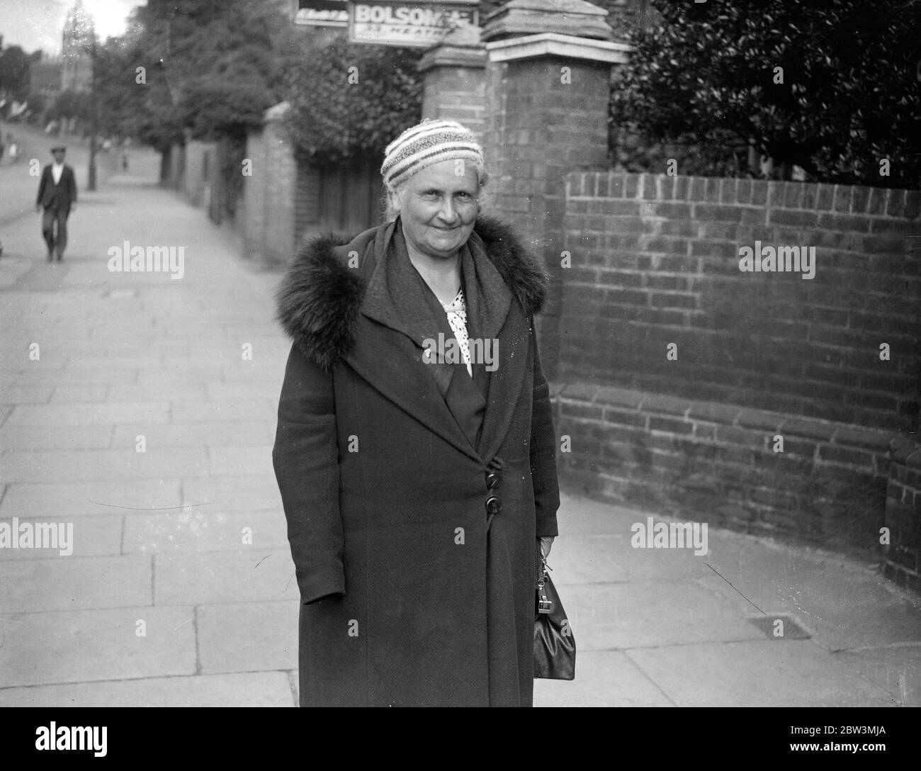 Dr Montessori à son Hampstead où elle doit donner à une école de cours internationale la fondatrice du système d'enseignement qui porte son nom, Est revenue à Londres après une tournée de l'Europe au cours de laquelle elle a donné des conférences radio sur la ' question sociale des enfants ' . 11 août 1935 Banque D'Images