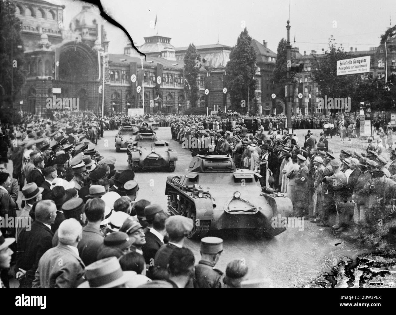 Les nouveaux chars d'Allemagne défilent à travers Nuremberg pendant le congrès nazi . 16 septembre 1935 Banque D'Images