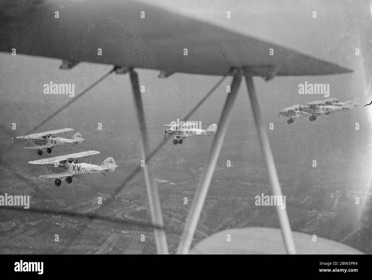 Les escadrons de bombardiers de RAF Hawker Audax répètent pour le pageant de Hendon . Escadrons de bombardiers volant en formation au-dessus de Londres pendant la répétition . 27 juin 1935 Banque D'Images