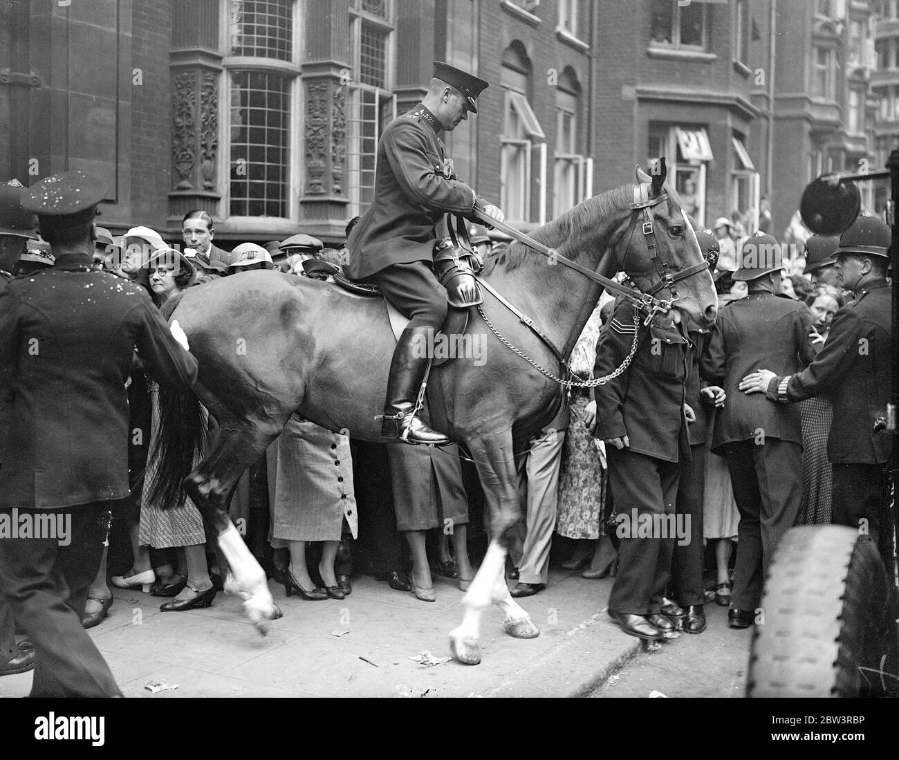 La police montée défait la foule . 6 août 1935 Banque D'Images