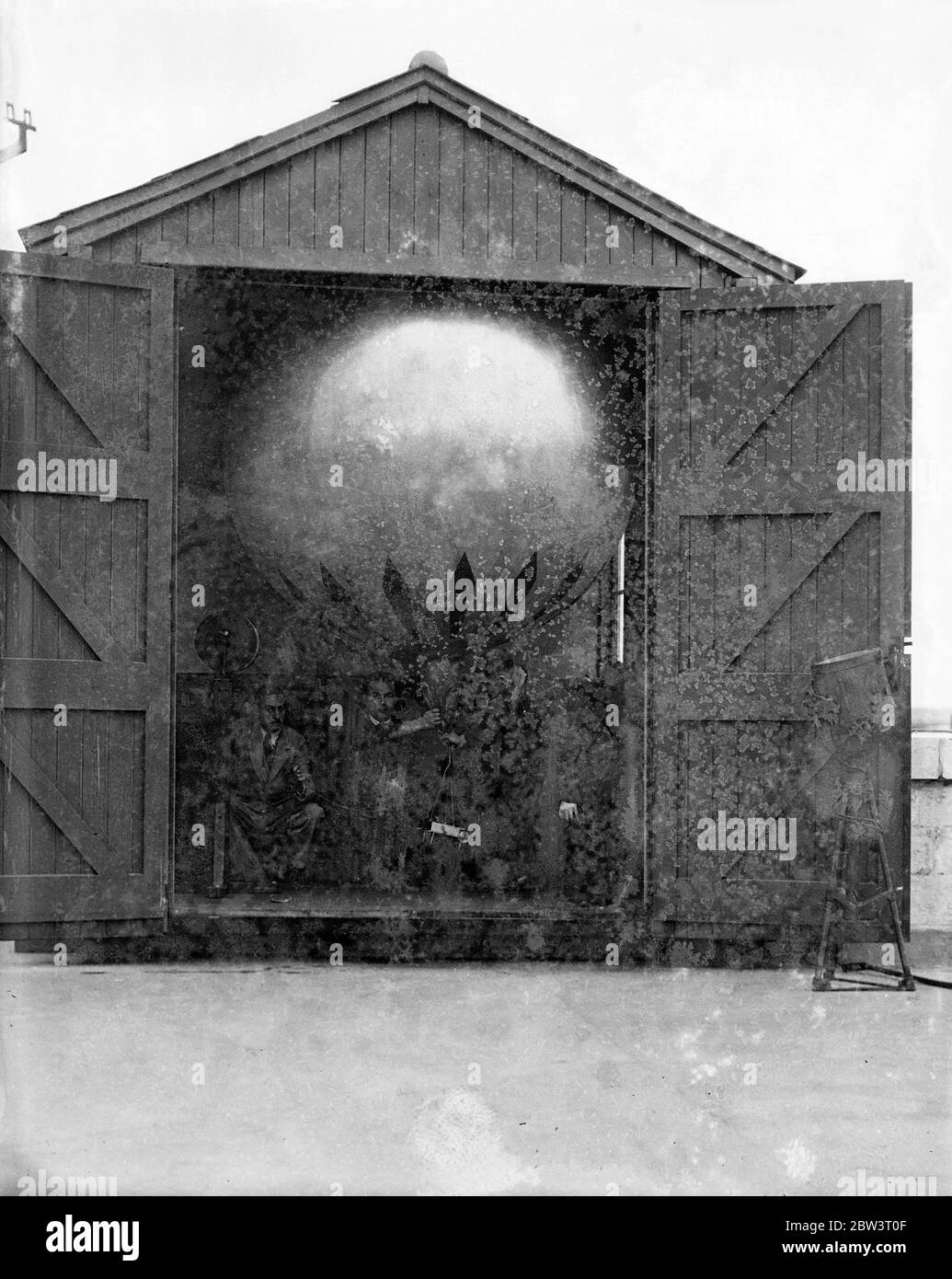 Ballon de brouillard testé pour la première fois à l'aérodrome de Croydon à Londres . Préparation du ballon de brouillard pour son premier essai à l'aérodrome de Croydon . 7 décembre 1935 Banque D'Images