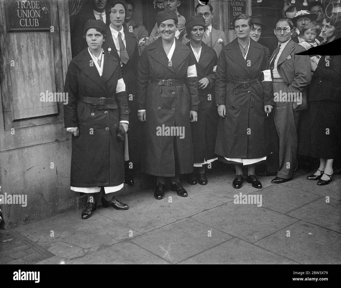 Infirmière britannique, mitrailleuse, abattu par des rebelles en Espagne . Mlle Margot Miller , l'infirmière d'ambulance britannique en Espagne , aurait été abattu par des rebelles armés de machines et blessés dans les deux jambes . Photos , Mlle Margot Miller . 23 août 1936 Légende originale de négatif Banque D'Images