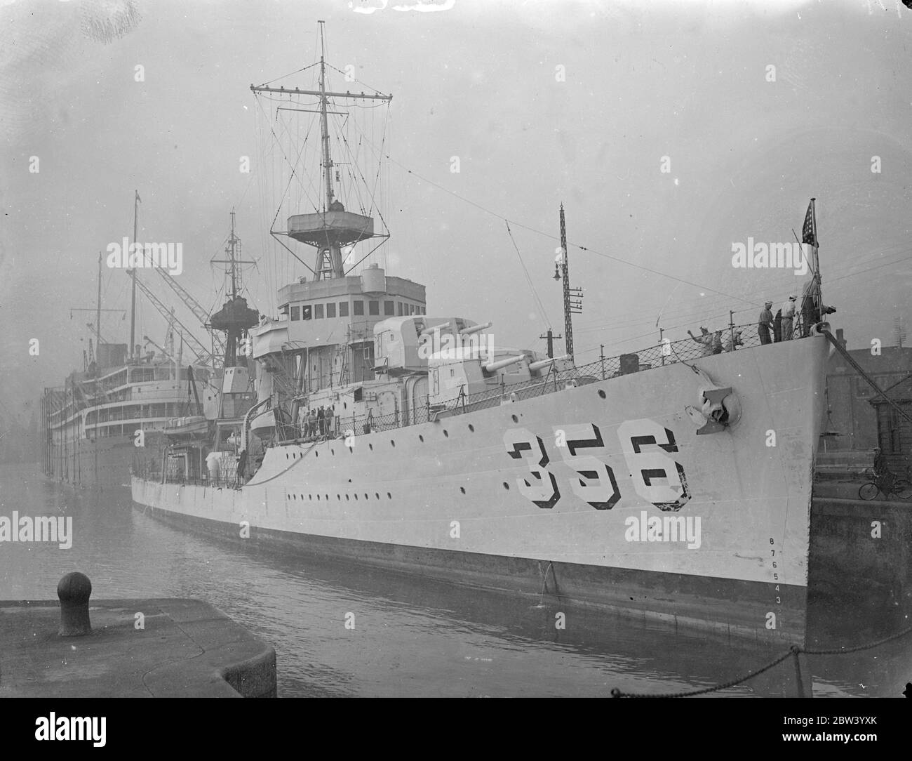 Nouveau destroyer américain à Southampton . Le nouveau destroyer américain  USS porter ( DD 356 ) est arrivé à Southampton et a conclu son voyage à  travers l' Atlantique . USS porter