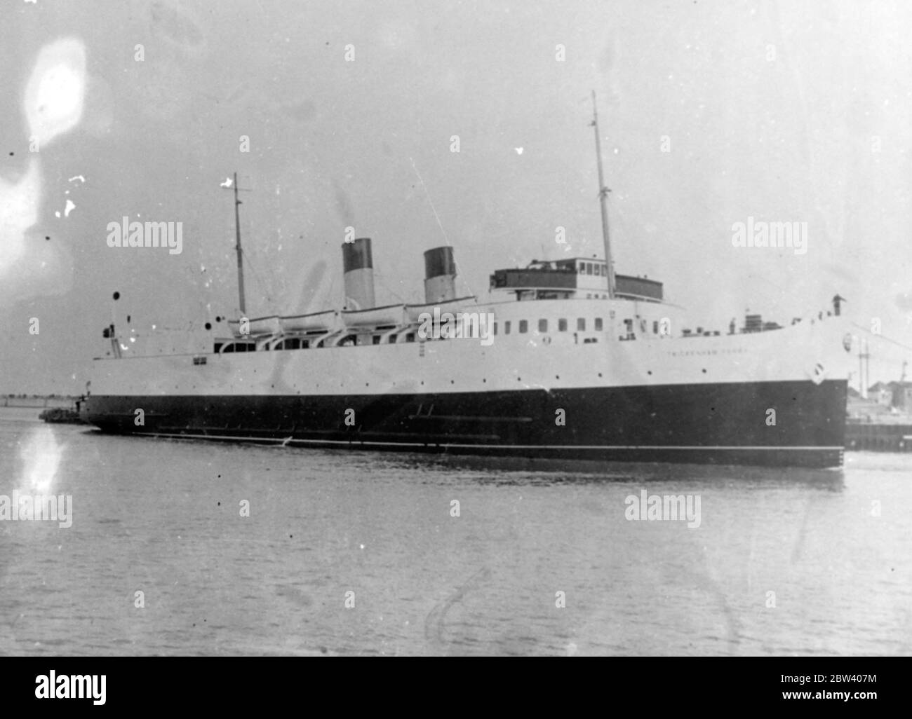 Le TS Twickenham ferry , en acier Twin turbine steamer , un des trois bateaux de train à chargement de poupe identiques à commande par Southern Railway en 1933 , destiné au service Douvres à Dunkerque , A été transféré au drapeau français avec le port d'origine de Dunkerque après des retards dans la finition du terminal à Douvres mentionné a été envoyé Southampton le 22 septembre 1936 Banque D'Images