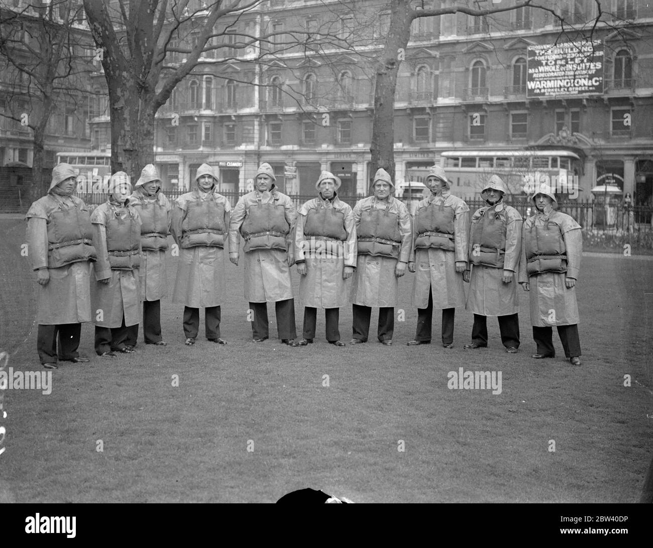 10 héros de canot de sauvetage sont à Londres pour recevoir des médailles et d'autres prix de galantry du duc de Kent, Presisdent, à l'assemblée annuelle de l'institution nationale royale de canot de sauvetage. Ces hommes sont Coxswain Thomas Sinclair d'Aberdeen; Alexander Weir, mécanicien moto d'Aberdeen; John Masson, membre de l'équipage d'Aberdeen; Coxswain George Leng (Flamborough, Yorkshire); RB Cowling, Bowburn à Flamborough; Coxswain William Mogridge de Torbay, Devon; FC Sanders, Bellman à Torbay; Coxswain Henry a Griggs de Hythe, Kent ; Coxswain James Coull de Broughty Ferry, Dundee. Photos: Les sauveteurs b Banque D'Images