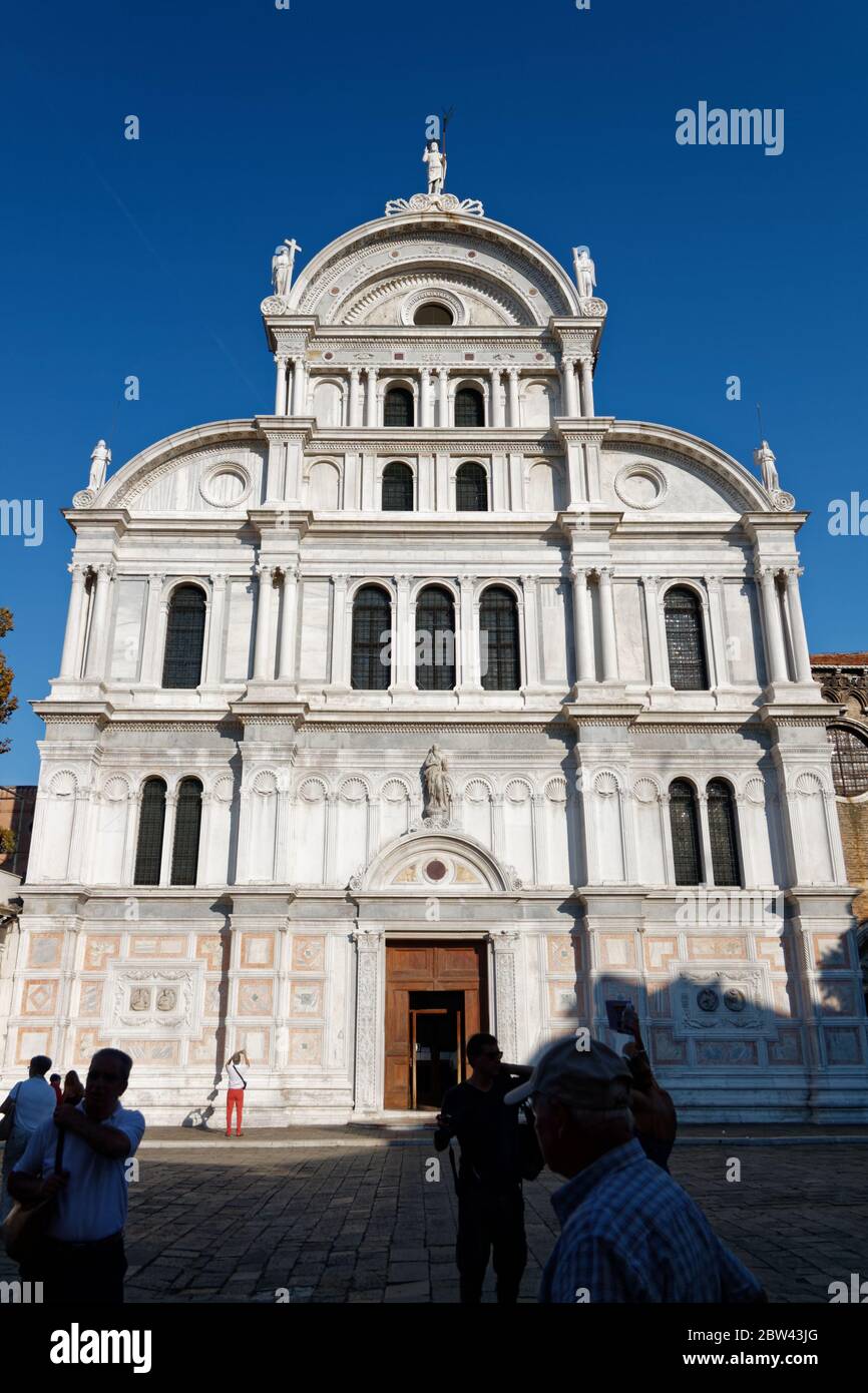 26,2011 sept : façade blanche ensoleillée de l'église San Zaccaria sur le Camp SNA Zaccaria dans le quartier de Castello. Banque D'Images