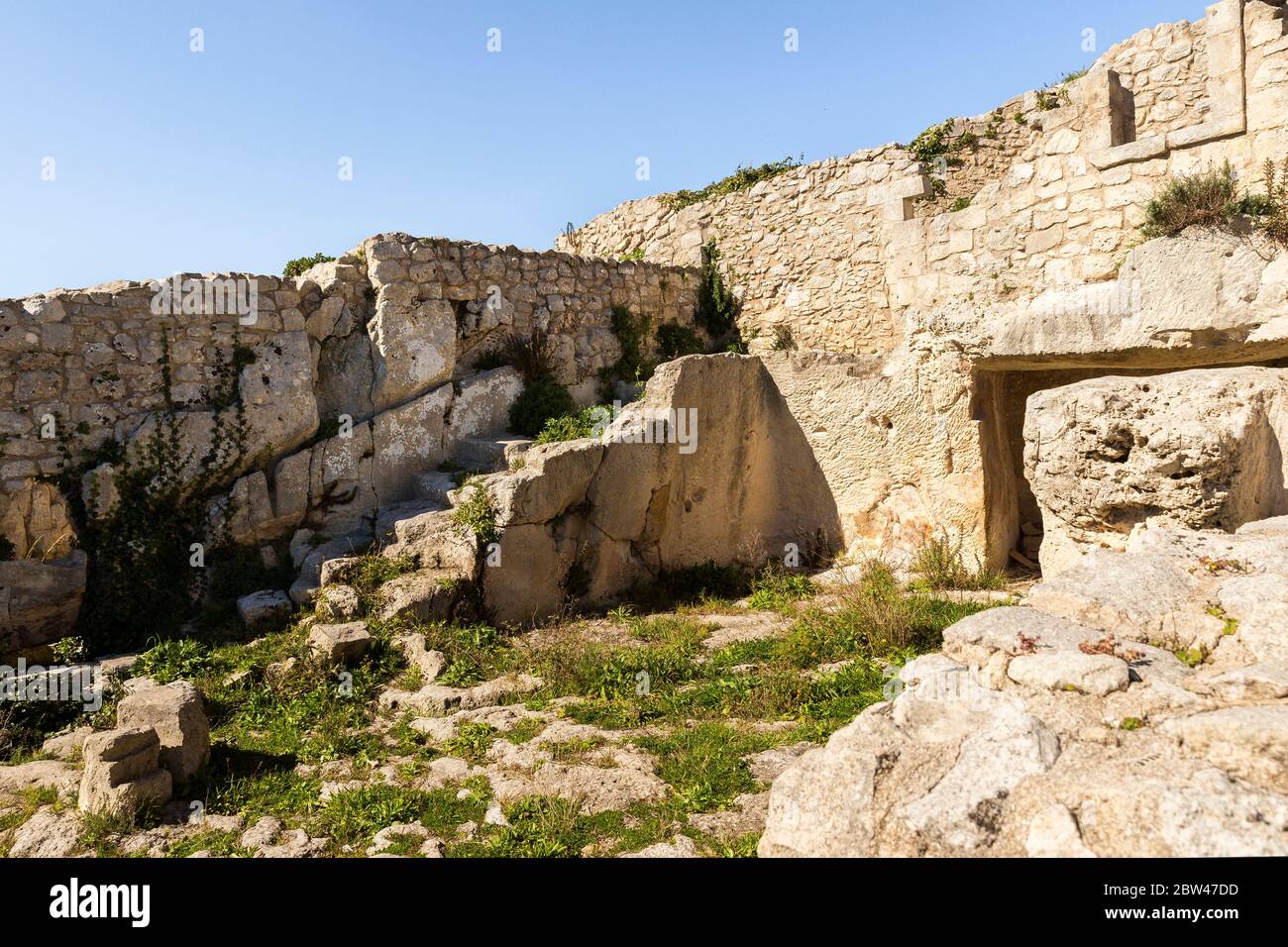 Ruines anciennes du château médiéval de Palazzolo Acrède, province de Syracuse, Italie - deuxième partie. Banque D'Images