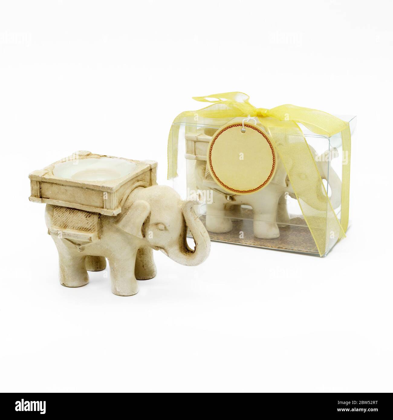 Un porte-bougie en forme d'éléphant, fond blanc Banque D'Images