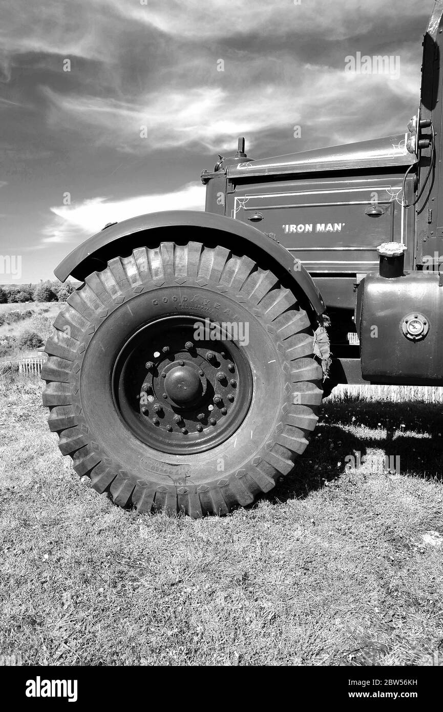 Véhicule routier aux garnitures du four. Banque D'Images