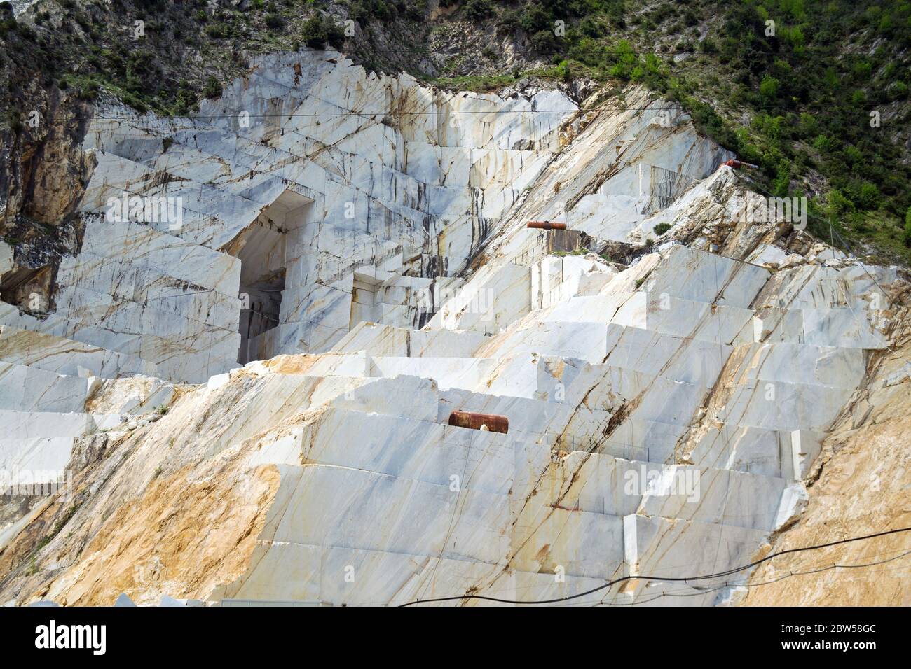 Gros plan sur l'une des célèbres carrières de marbre blanc de Carrare dans les Alpes Apuanes (Alpi Apuane), Toscane, Italie, Europe Banque D'Images