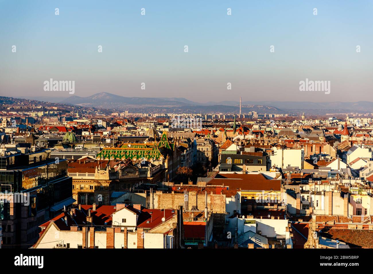 Vue panoramique depuis la tour de l'église du centre-ville de Budapest Banque D'Images
