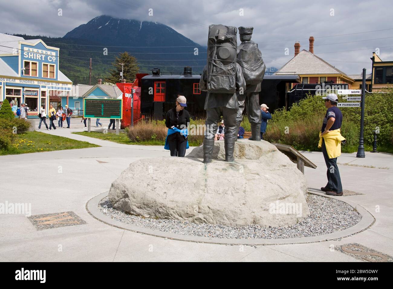 Statue du centenaire de Skagway par Chuck Buchanan, Centennial Park, Skagway, Alaska du Sud-est, États-Unis Banque D'Images