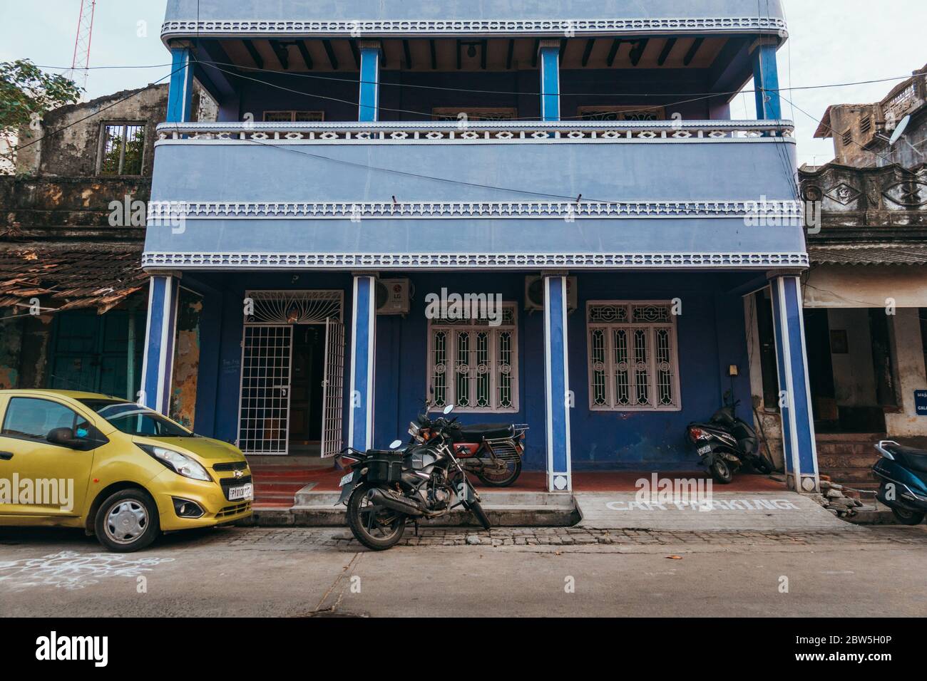 Maison violette très ornée dans la ville du patrimoine, Pondichéry, Inde Banque D'Images