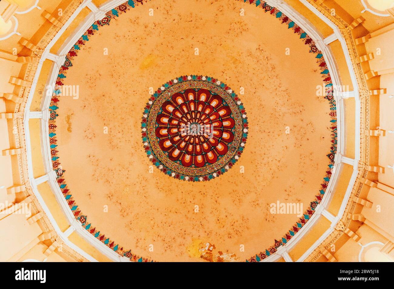 Un modèle complexe de plafond au palais Thirumalai Nayakkar, Tamil Nadu, Inde Banque D'Images