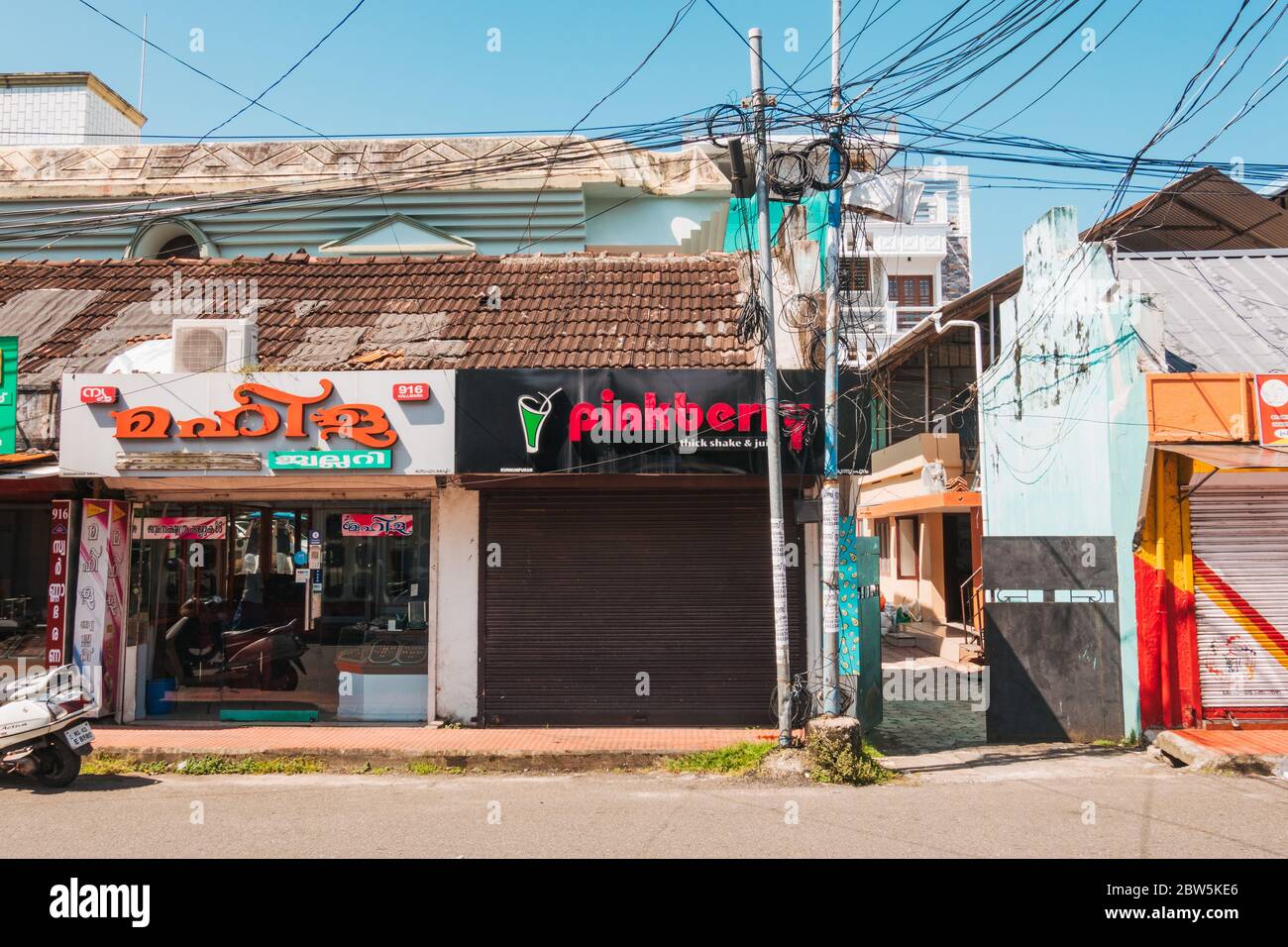 Un magasin de paknock-off à Kochi, Inde Banque D'Images