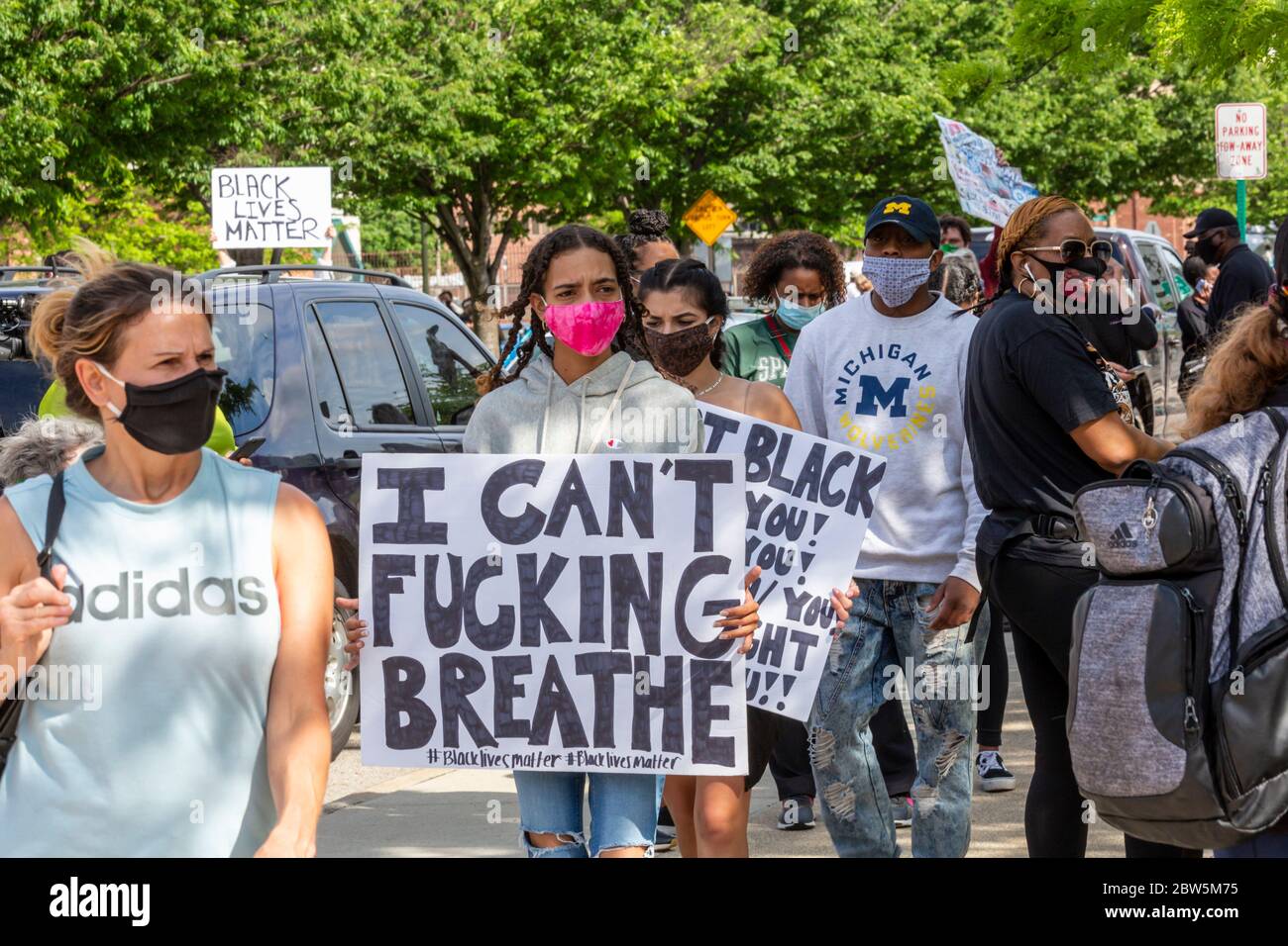Detroit, Michigan, États-Unis. 29 mai 2020. Des milliers de personnes se sont ralliées pour protester contre la brutalité policière et le meurtre par la police de George Floyd à Minneapolis. Crédit : Jim West/Alay Live News Banque D'Images