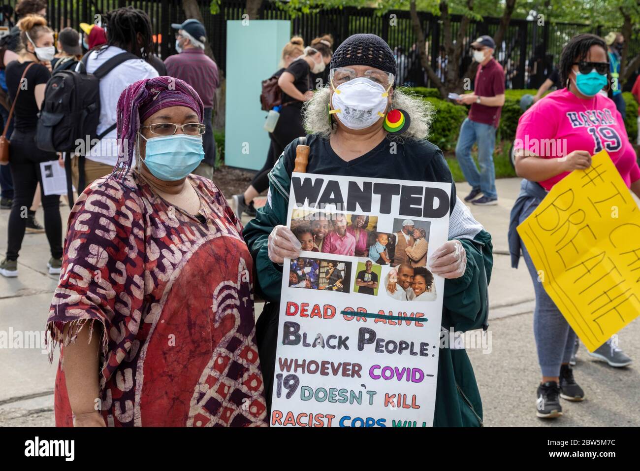 Detroit, Michigan, États-Unis. 29 mai 2020. Des milliers de personnes se sont ralliées pour protester contre la brutalité policière et le meurtre par la police de George Floyd à Minneapolis. Crédit : Jim West/Alay Live News Banque D'Images