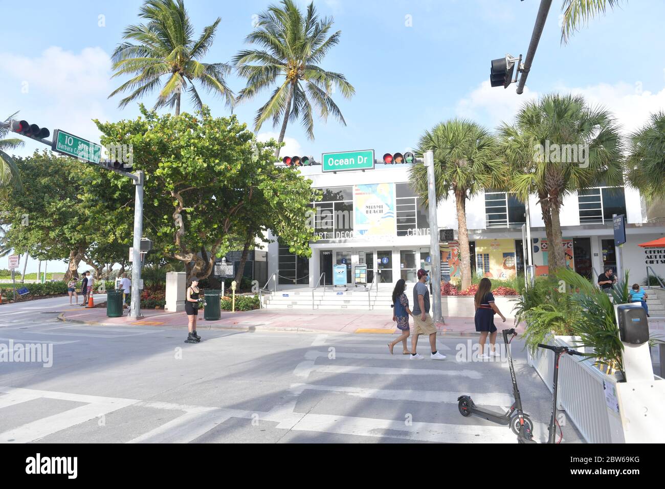 FORT LAUDERDALE, FLORIDE - 30 MAI : COVID-19 après des mois de fermeture en raison de la pandémie du coronavirus, les plages de Miami-Dade sont prévues pour rouvrir lundi, mais est-ce qu'il est tard que beaucoup de petits businessÕs sont déjà fermés et hors d'affaire en raison de la pandémie du coronavirus le 30 mai 2020 à Miami Beach, Floride personnes: COVID-19 crédit: Storms Media Group/Alamy Live News Banque D'Images