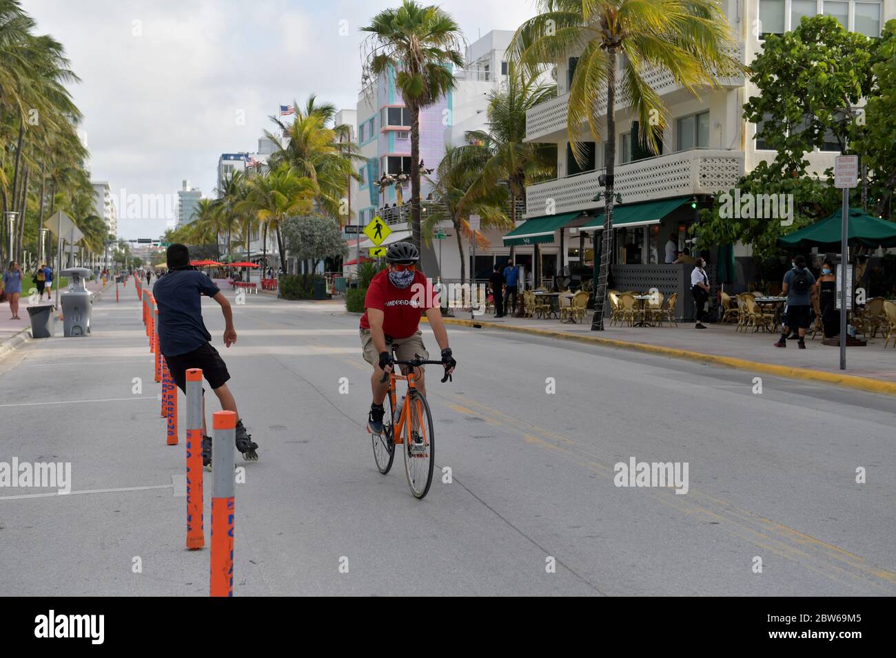 FORT LAUDERDALE, FLORIDE - 30 MAI : COVID-19 après des mois de fermeture en raison de la pandémie du coronavirus, les plages de Miami-Dade sont prévues pour rouvrir lundi, mais est-ce qu'il est tard que beaucoup de petits businessÕs sont déjà fermés et hors d'affaire en raison de la pandémie du coronavirus le 30 mai 2020 à Miami Beach, Floride personnes: COVID-19 crédit: Storms Media Group/Alamy Live News Banque D'Images