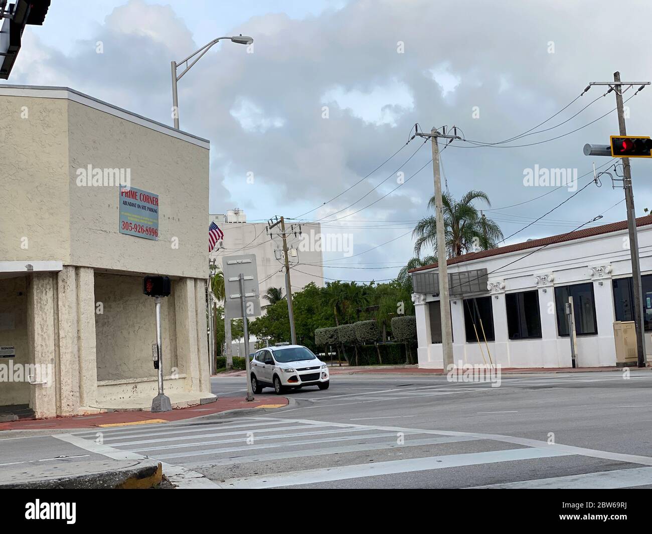 FORT LAUDERDALE, FLORIDE - 30 MAI : COVID-19 après des mois de fermeture en raison de la pandémie du coronavirus, les plages de Miami-Dade sont prévues pour rouvrir lundi, mais est-ce qu'il est tard que beaucoup de petits businessÕs sont déjà fermés et hors d'affaire en raison de la pandémie du coronavirus le 30 mai 2020 à Miami Beach, Floride personnes: COVID-19 crédit: Storms Media Group/Alamy Live News Banque D'Images