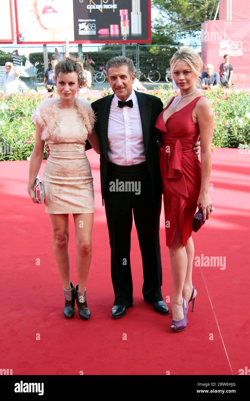 VENISE, ITALIE - AOÛT 30 : Giorgia Wurth, Anna Falchi et Ezio Greggio participent à la première du 'Box Office 3D' lors du 68e Festival du film de Venise Banque D'Images
