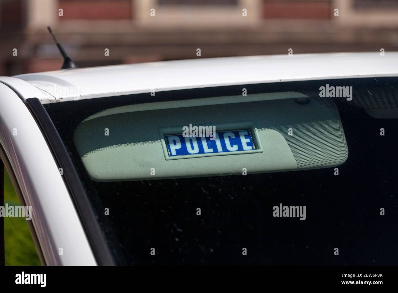 Pare-soleil bleu avec écrit dans lui "police Photo Stock - Alamy