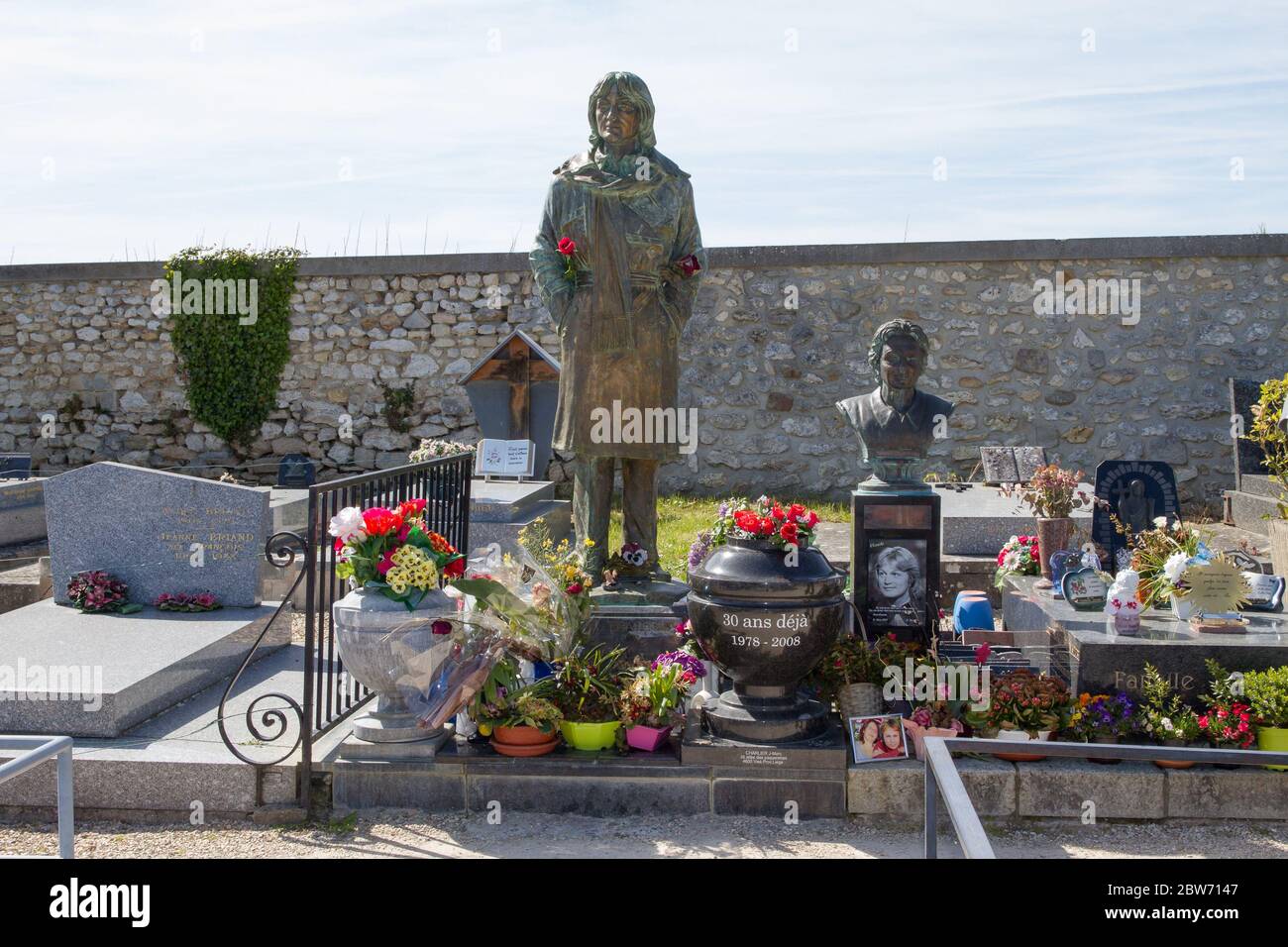 Tombe du chanteur Claude François dans le cimetière d'Annemois Annemois France 05/05/2016 Banque D'Images