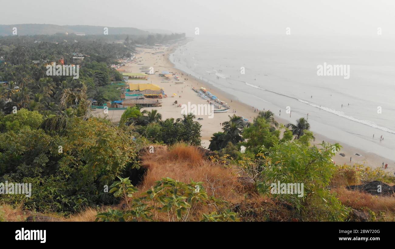 Vue aérienne croix chrétienne sur une colline à Arambol, Inde. Banque D'Images