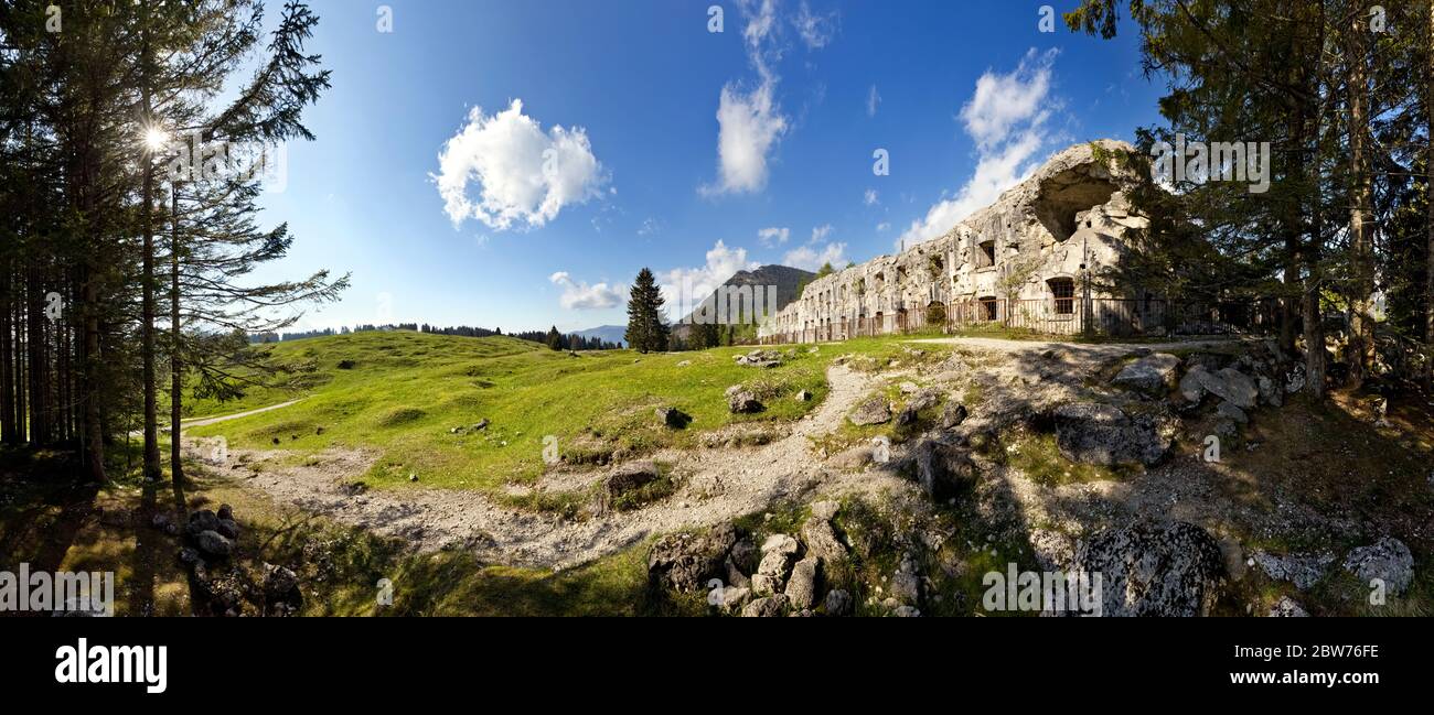 Fort Busa Verle : le livre « Das Ende einer Armee » de Fritz Weber est situé dans cette forteresse austro-hongroise de la Grande Guerre. Vezzena, Trentin, Italie. Banque D'Images