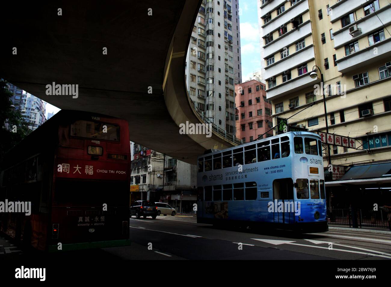 Au milieu de la circulation de l'île de Hong Kong, Hong Kong Banque D'Images