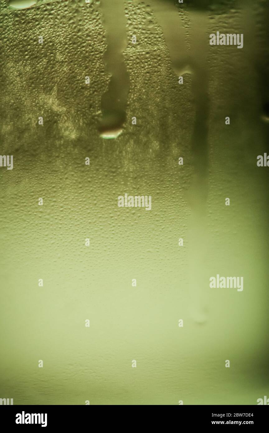 condensation verte sur un verre - fraîcheur arrière-plan abstrait Banque D'Images