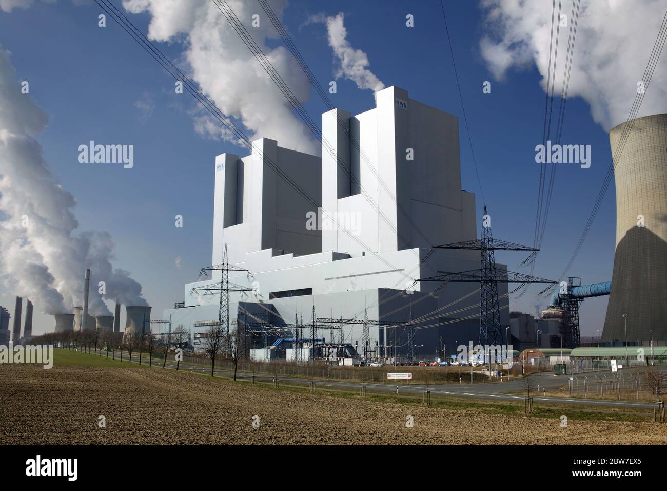 Kraftwerk Neurath BoA 2 & 3, près de Grevenbroich, Allemagne : une centrale électrique moderne alimentée par le lignite, exploitée par RWE, a ouvert ses portes en 2012. Banque D'Images