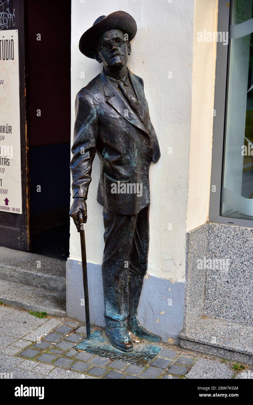SZOMBATHELY / HONGRIE, 27 AVRIL 2019. Sculpture de James Joyce à Szombathely, Hongrie Banque D'Images