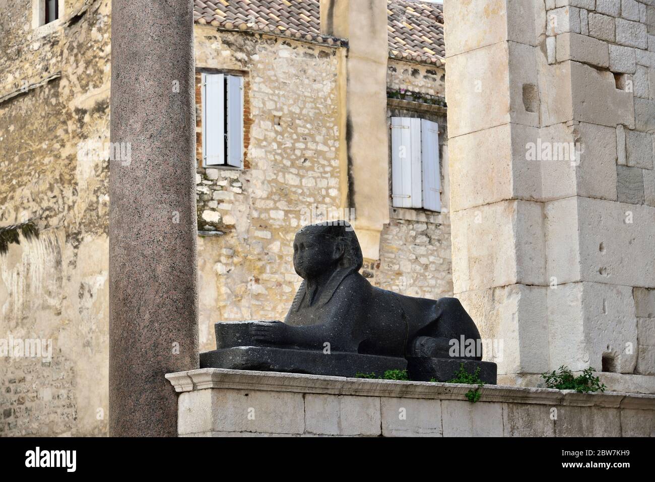 Sphinx égyptien du 15-16 siècle de l'ancien Empire romain. Palais de Dioclétien dans la vieille ville de Split, Croatie Banque D'Images