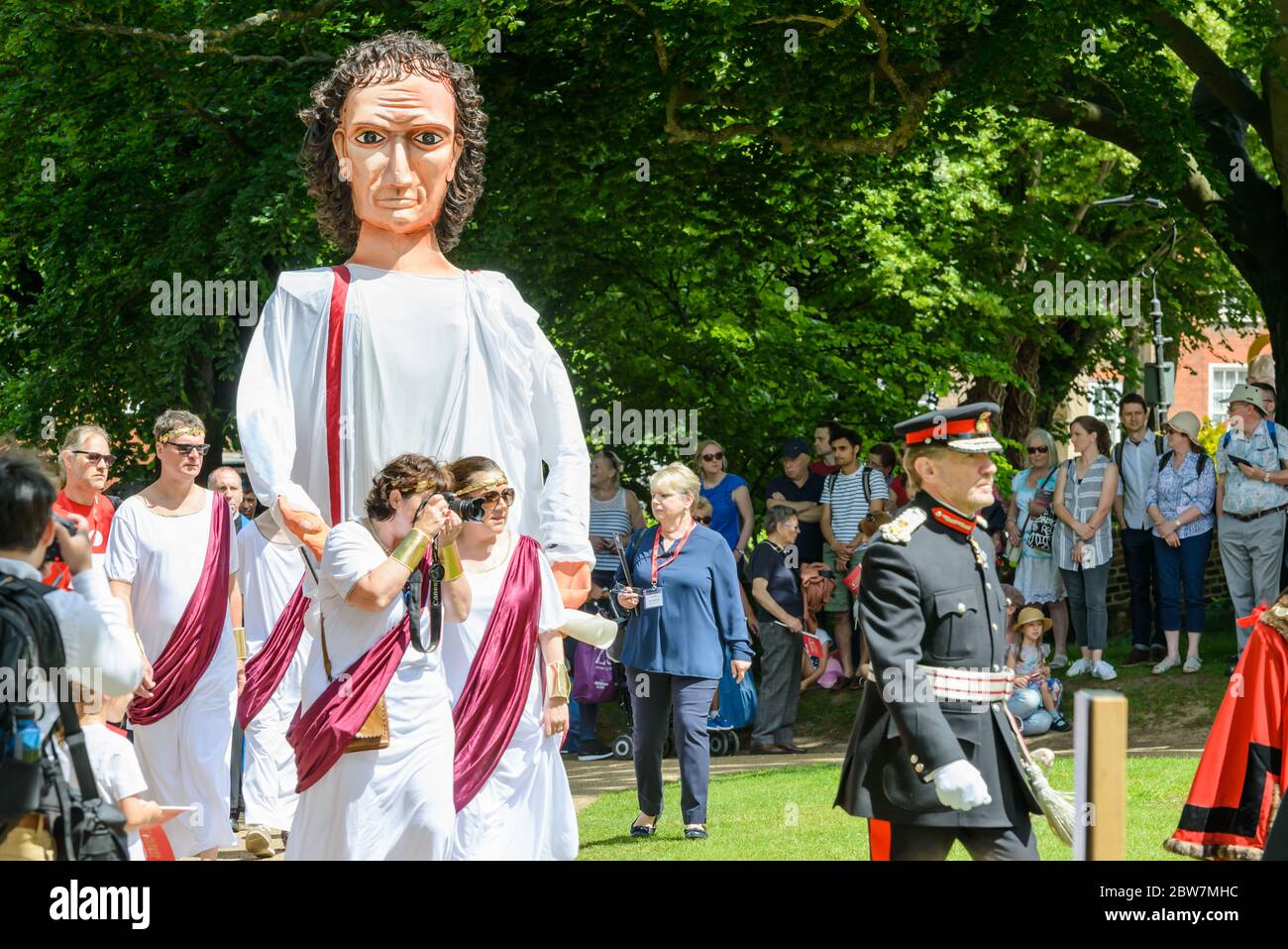 St Albans, Angleterre: Le Seigneur-lieutenant de l'Hertfordshire Robert Voss au pèlerinage d'Alban, un festival célébrant Alban, le premier Saint de Grande-Bretagne. Banque D'Images