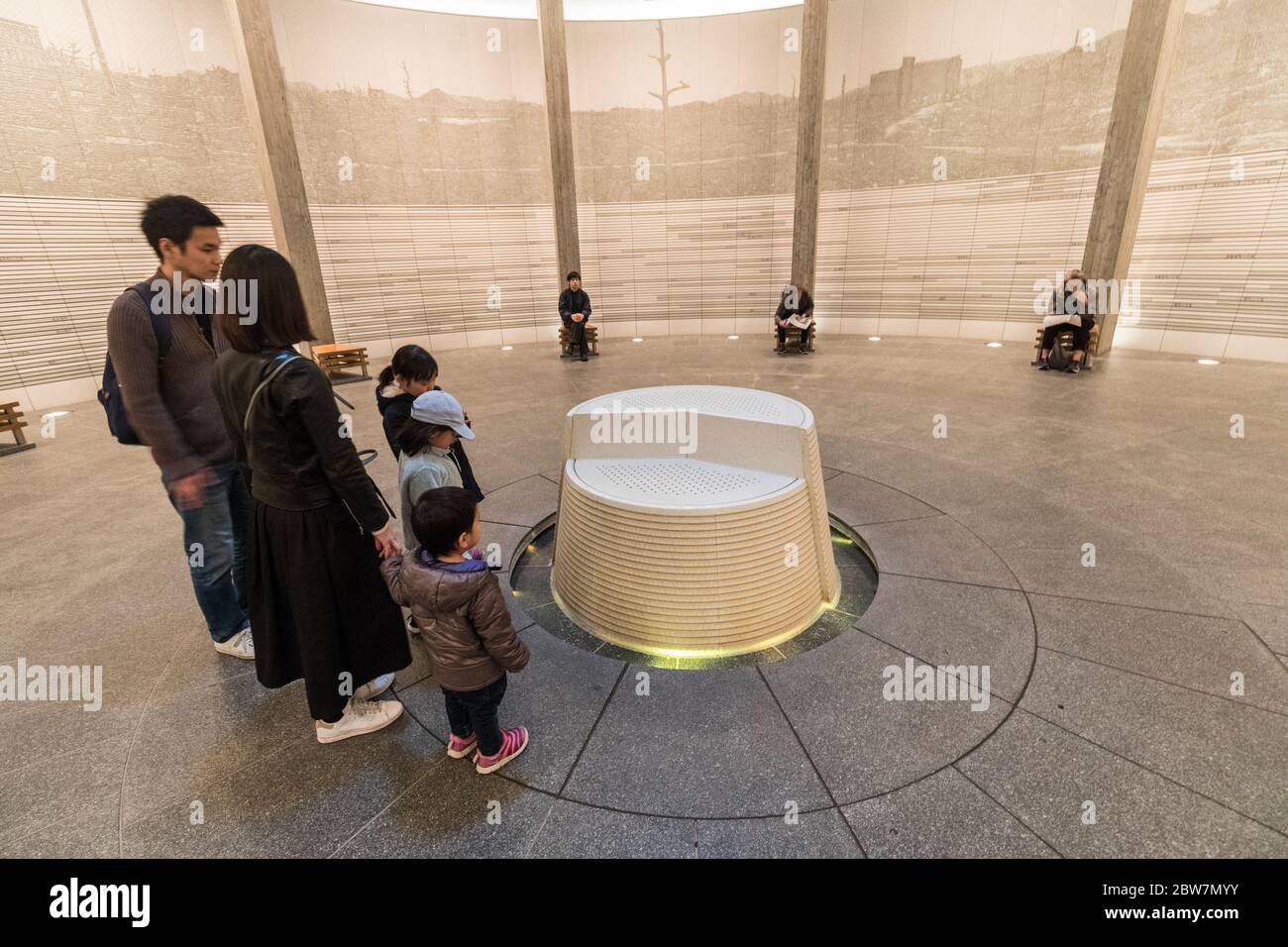 À l'intérieur du Hall commémoratif de paix national d'Hiroshima, au Japon Banque D'Images