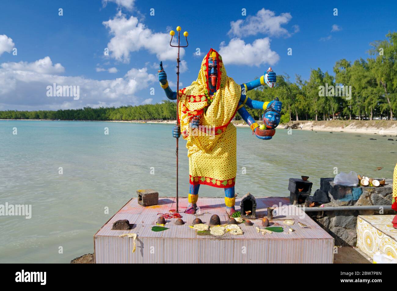 Déesse hindoue - Kali dans le petit temple hindou sous le ciel ouvert situé juste à côté de trou-aux-Biches, île Maurice Banque D'Images