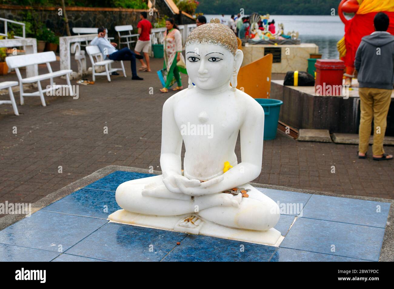 MAURICE - 18 AOÛT 2018 : statue de Lord Mahavir à Grand bassin - temples hindous de Maurice. Le Grand bassin est un lac sacré de cratère est l'un des plus Banque D'Images