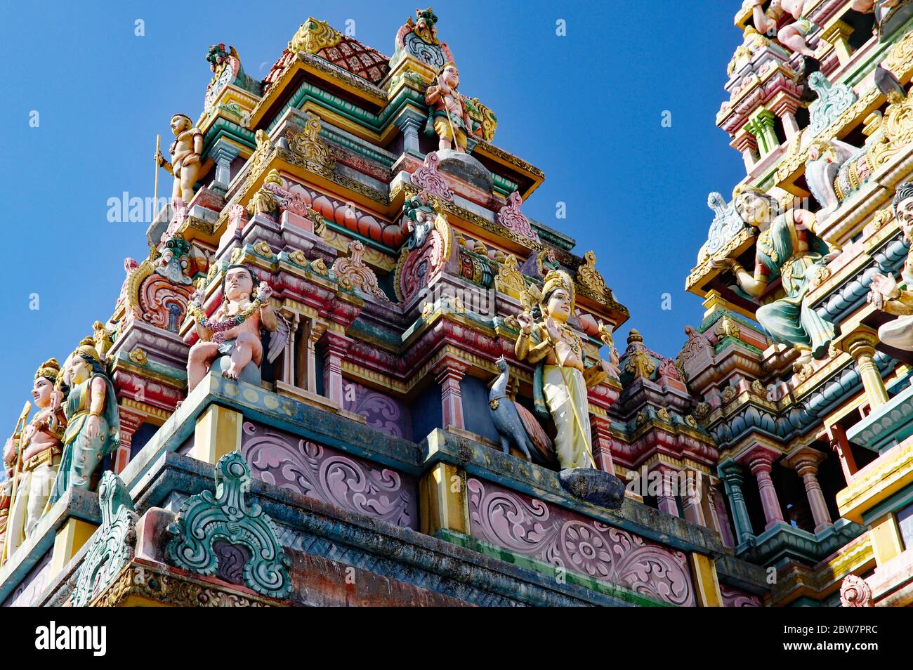 GOODLANDS/MAURICE - 15 AOÛT 2018 : le toit de l'un des plus beaux temples hindous - Siva Soopramaniar Kofile Bel-Air Riviere Seche Banque D'Images