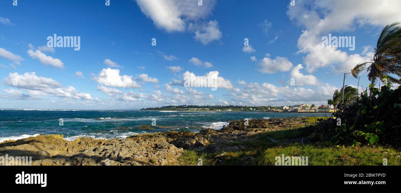 Le littoral pittoresque de la ville de le Moule en Guadeloupe, île de Grande-Terre, Antilles françaises Banque D'Images