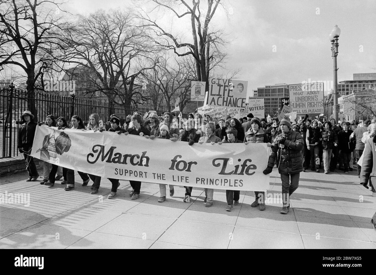 Les partisans de Pro-Life à la Maison Blanche le 22 janvier 1979, manifestant pacifiquement pour la vie des personnes à naître et contre le meurtre sanctionné par le gouvernement de l'enfant à naître par l'avortement. (ÉTATS-UNIS) Banque D'Images