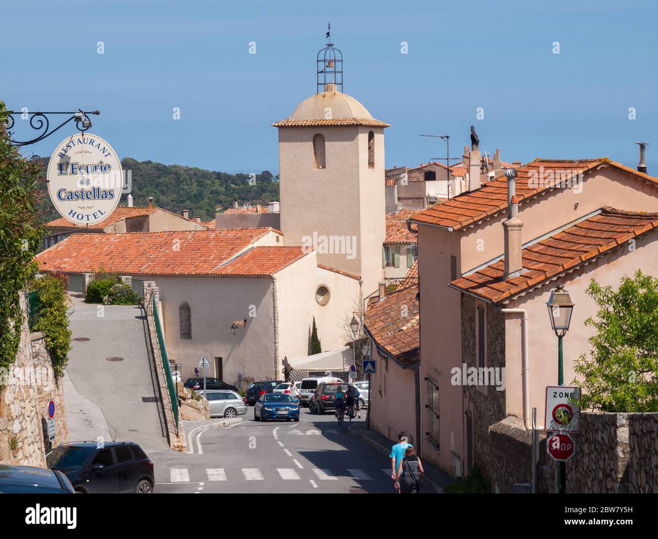 Vue sur le village de Ramatuelle, Côte d'Azur, Côte d'Azur, Provence, Sud de la France Banque D'Images
