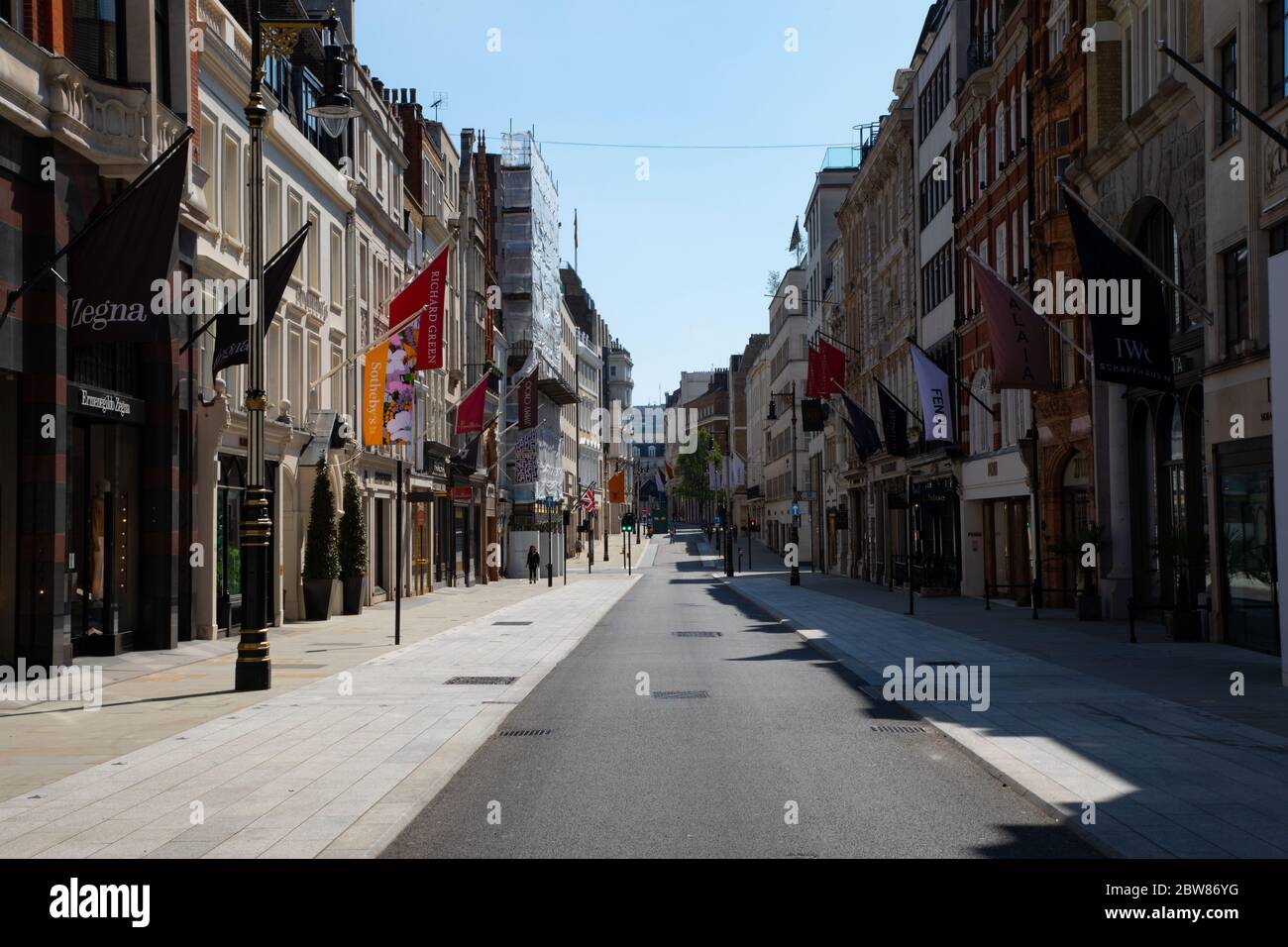 New Bond Street de Londres, vide de circulation et de personnes. Déserté en raison de la réglementation de confinement en place pendant l'épidémie de coronavirus. Banque D'Images