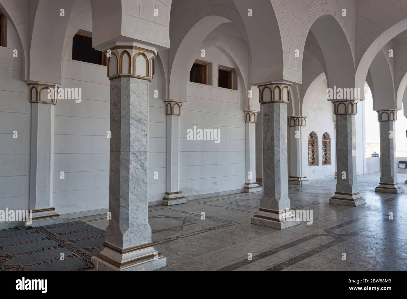 Les colonnes de la mosquée. Mosquée Salam à Charm El Cheikh Banque D'Images