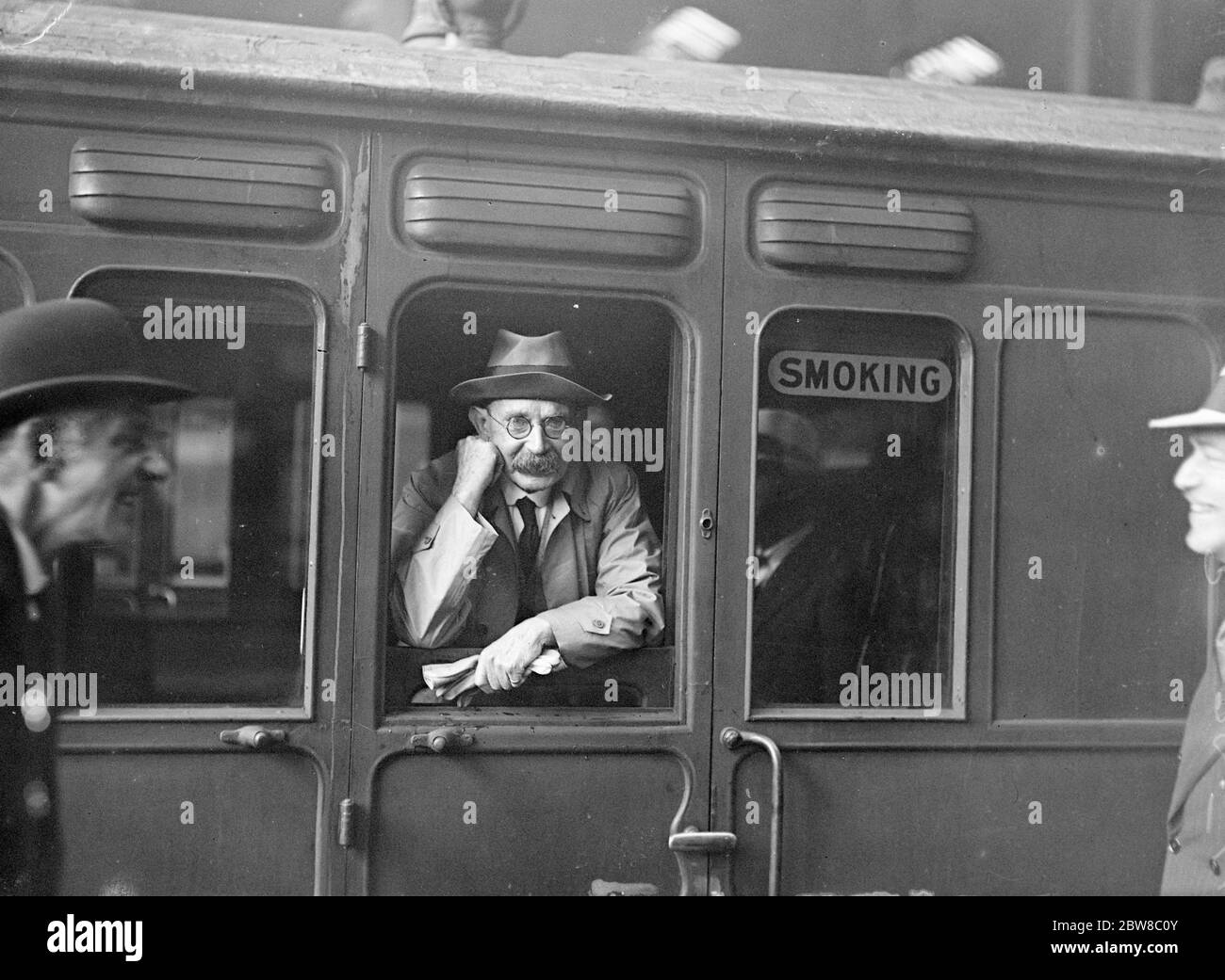 Frère de Lord Kitchener . Pour passer son 80e anniversaire sur un bateau . Earl Kitchener de Khartoum , frère du regretté Lord Kitchener , quittant Liverpool Street Station lors d'une visite dans une colonie du Kenya . 3 septembre 1926 Banque D'Images