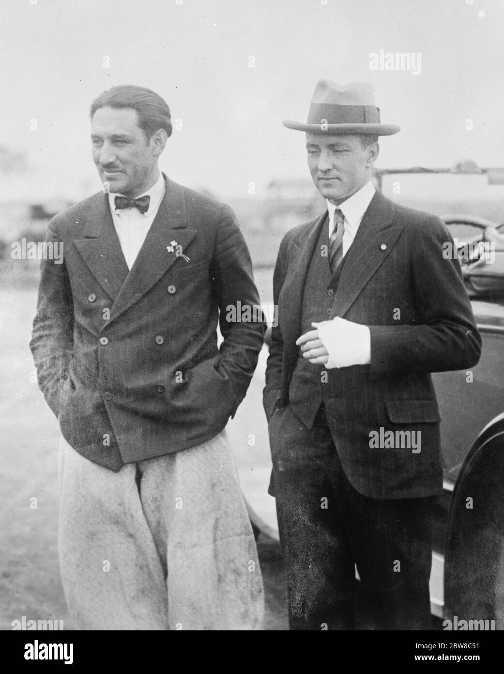 COM Byrd et Acosta attendent le tour du temps pour commencer sur New York - Paris vol sans escale . Bert Acosta et COM Byrd . 25 juin 1927 Banque D'Images