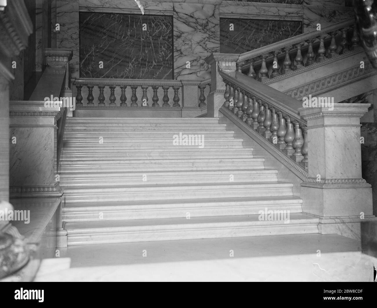 Dorchester House ( Park Lane ) à vendre . L'escalier en marbre blanc . 1er décembre 1926 Banque D'Images